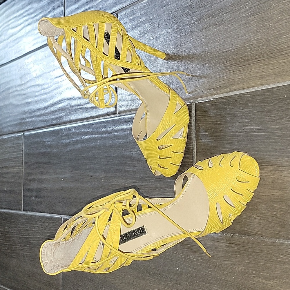 Yellow peep-toe laced sandal
